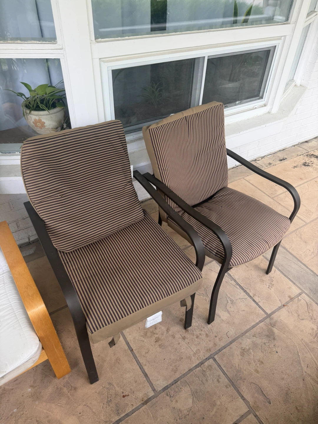 Set of 2 Striped Patio Chairs