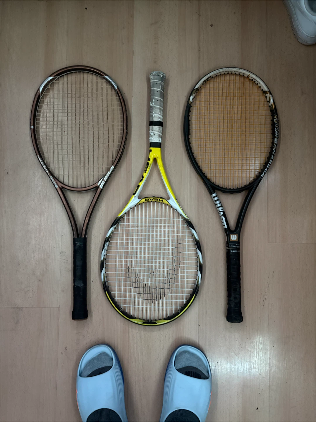3 tennis rackets + Tennis balls