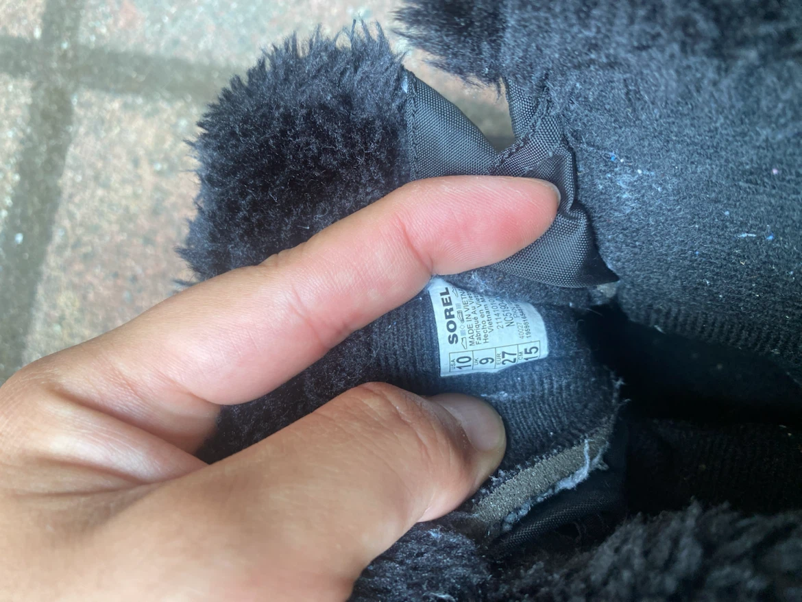 Hatley Dinosaur Rain Boots & Sorel Winter Boots - photo 4