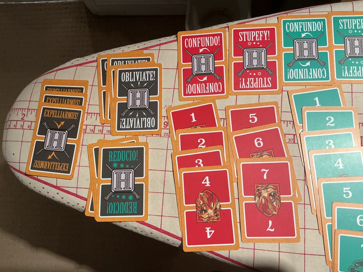 HARRY POTTER Playing Cards - “HOGWARTS” In Tin Container ! - photo 4