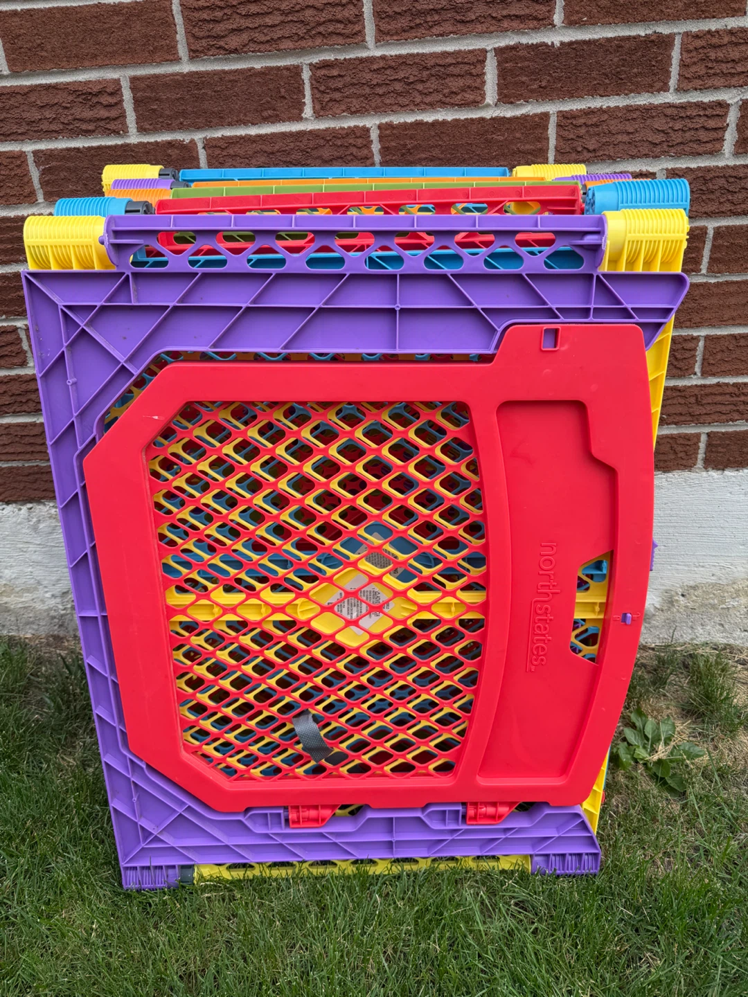 North States Superyard Indoor/Outdoor 8- Panel Play Yard