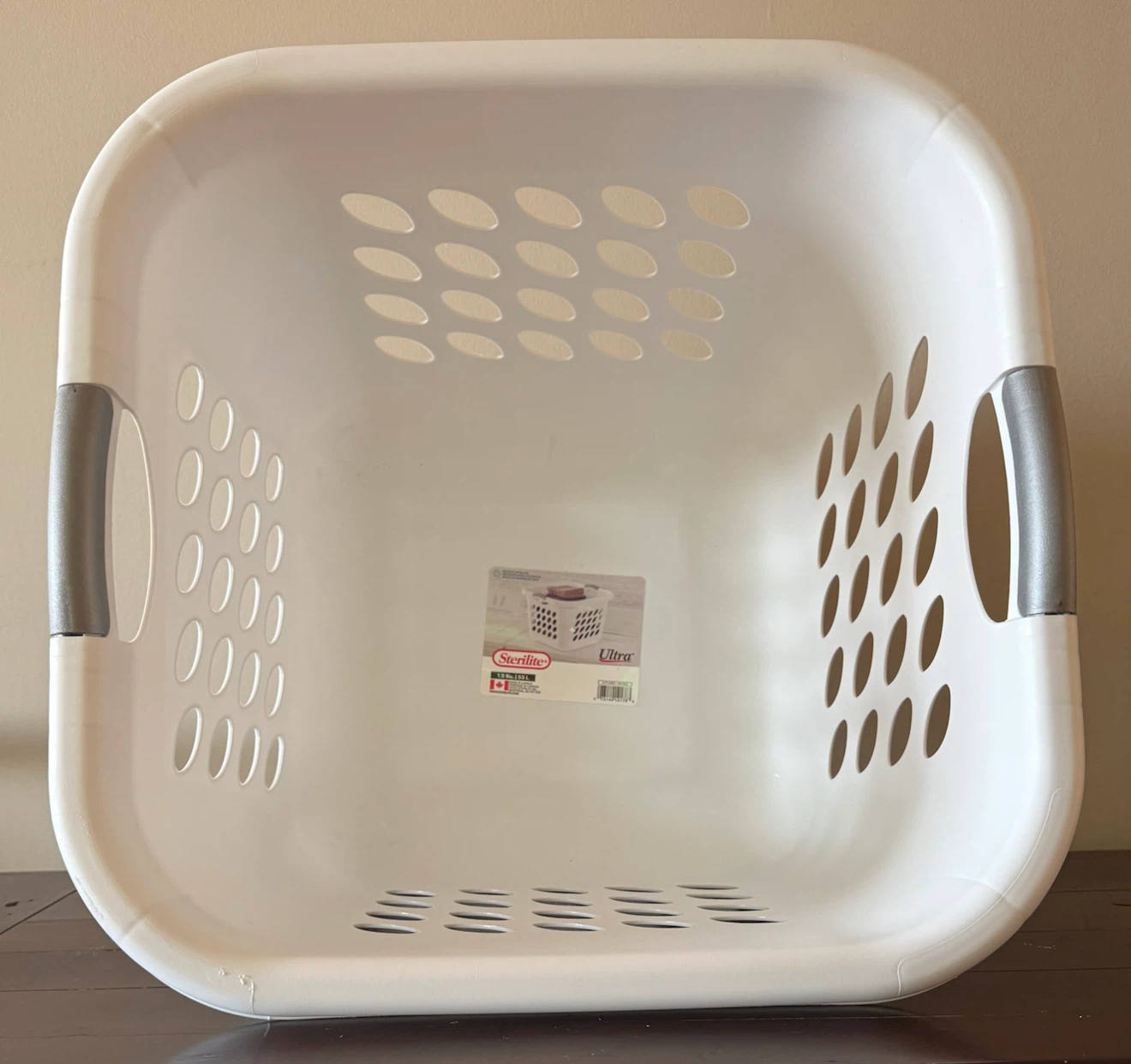 Laundry Basket – 53 L/ Great Condition 🇨🇦 (50% off)