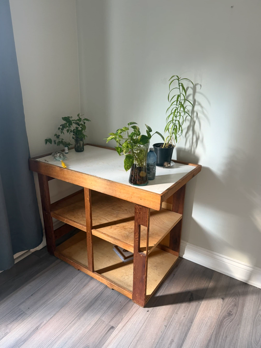 Wooden shelf unit with white top