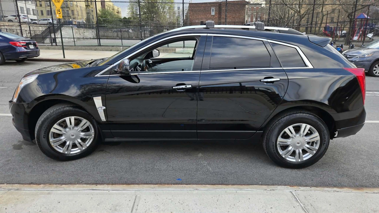 2011Cadillac SRX Luxury SUV - photo 2