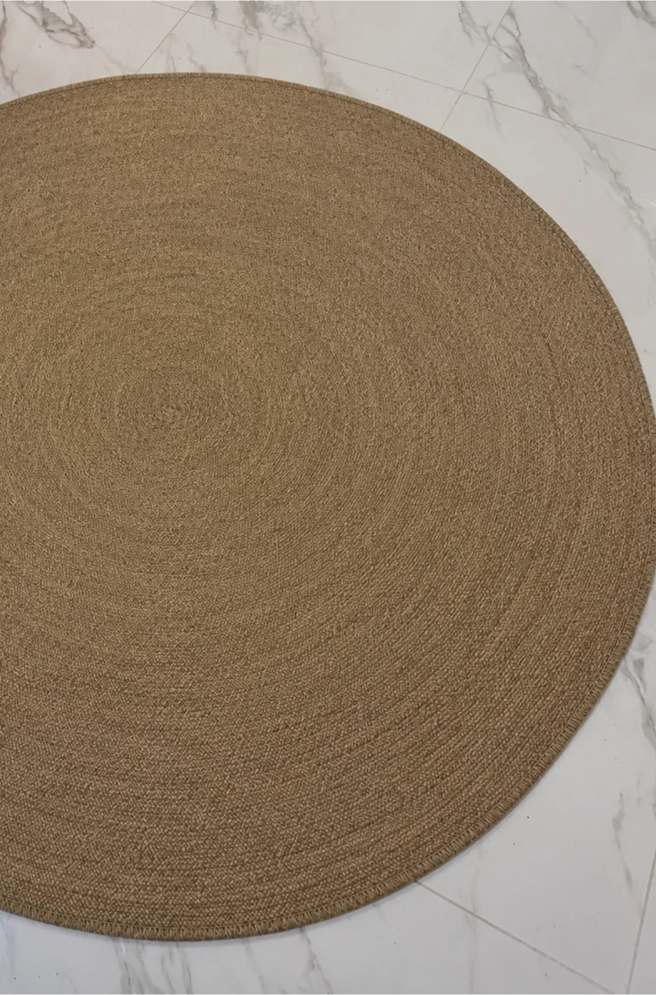 Big round jute rug