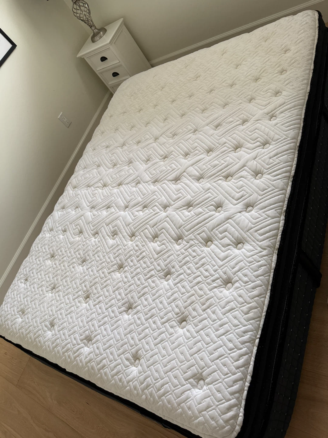 Seally Posturepedic Queen Mattress