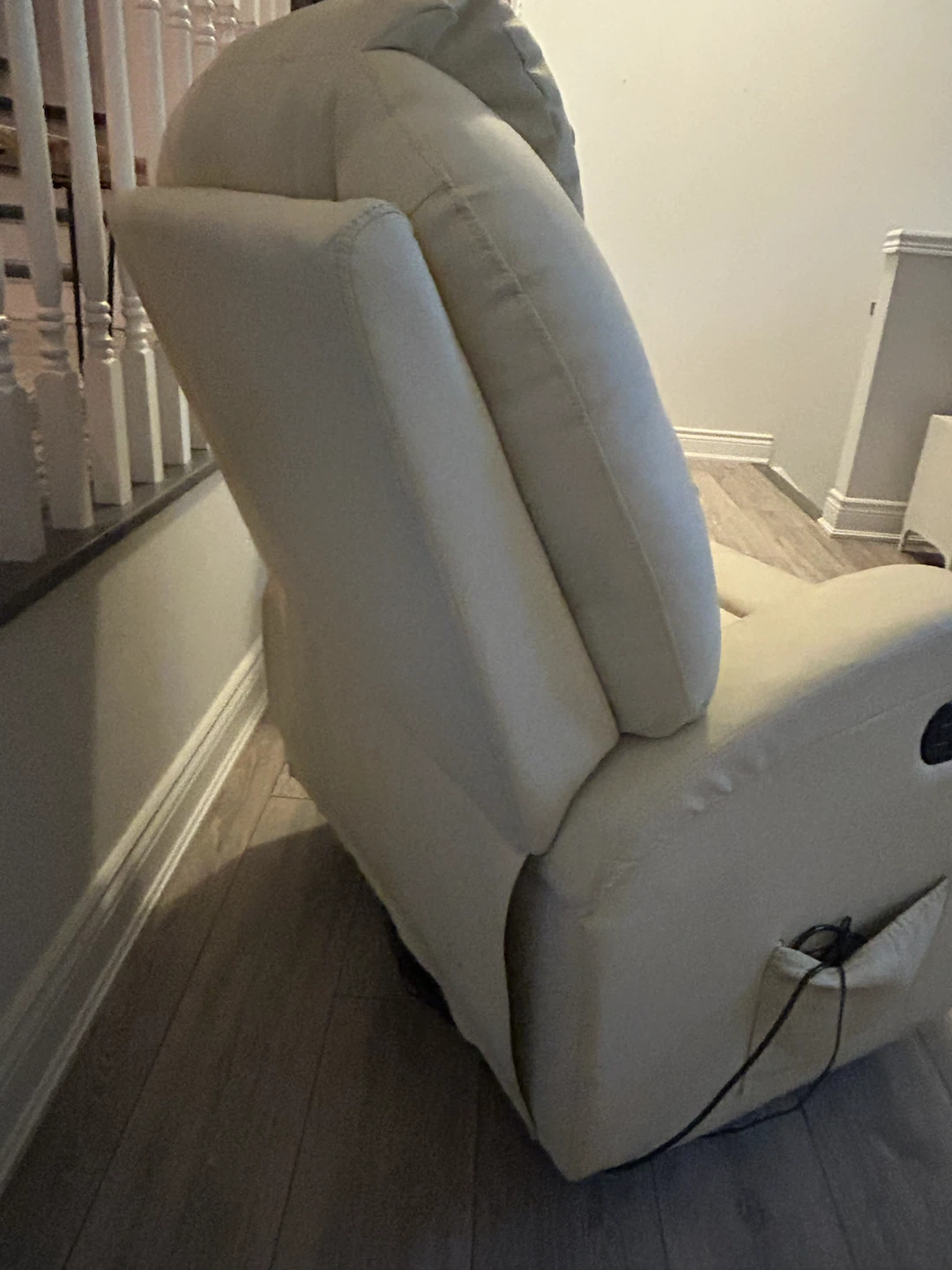Cream Leather Recliner Chair with Cup Holders - photo 4