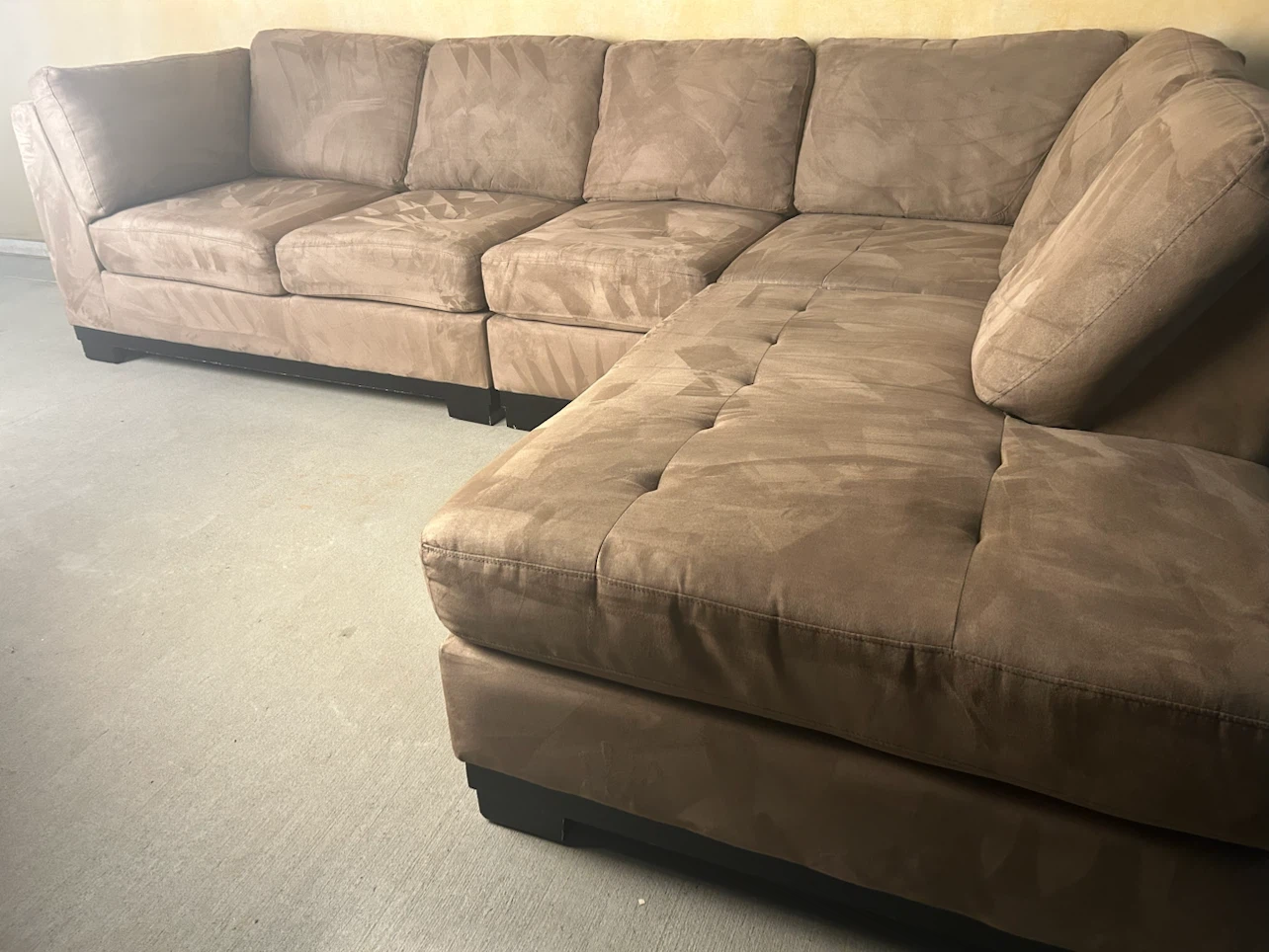 DELIVERY AVAILABLE! 3PC. MICROFIBER SECTIONAL FOR $600!