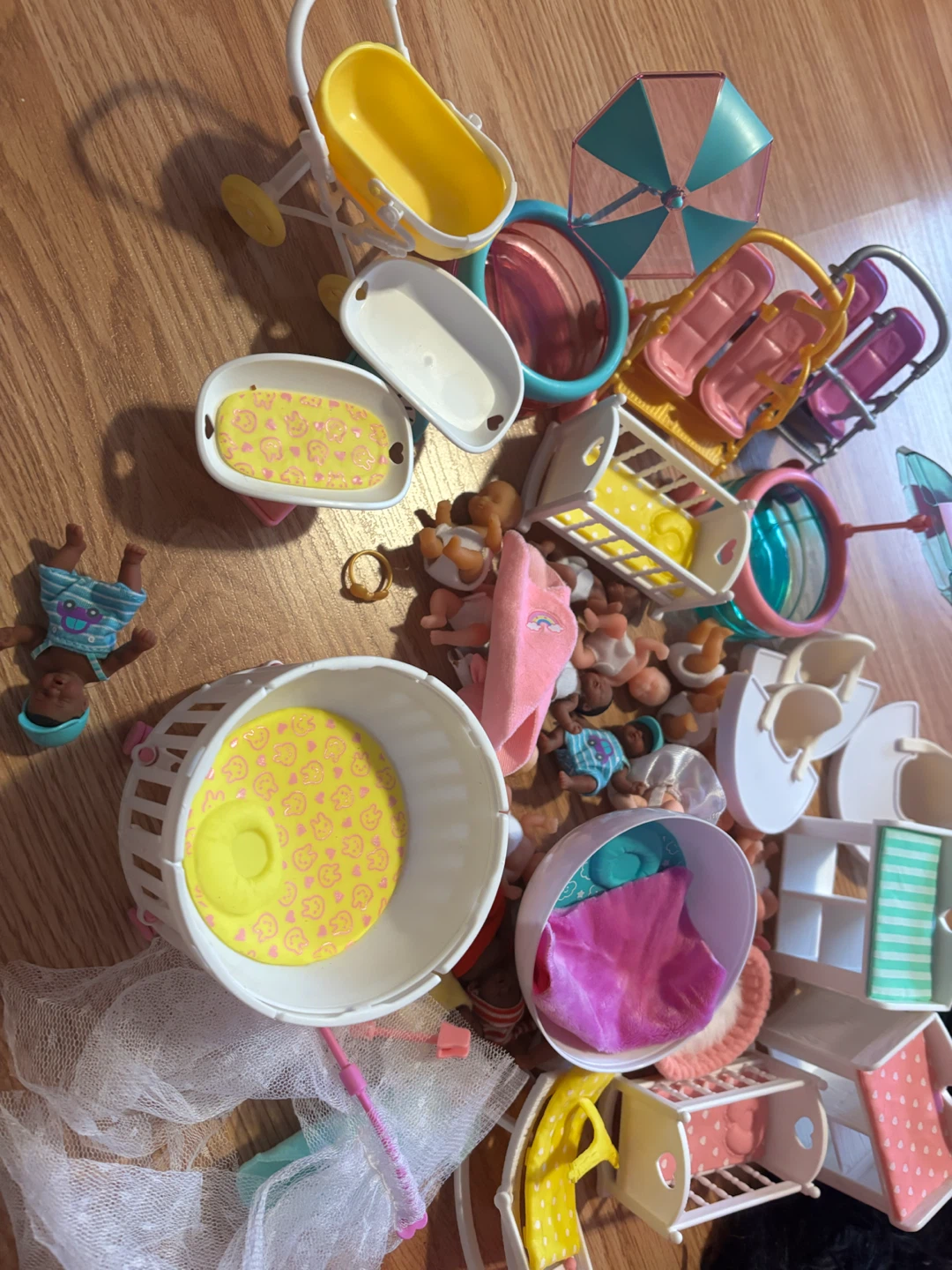 Mini brands silicon babies lot - photo 3