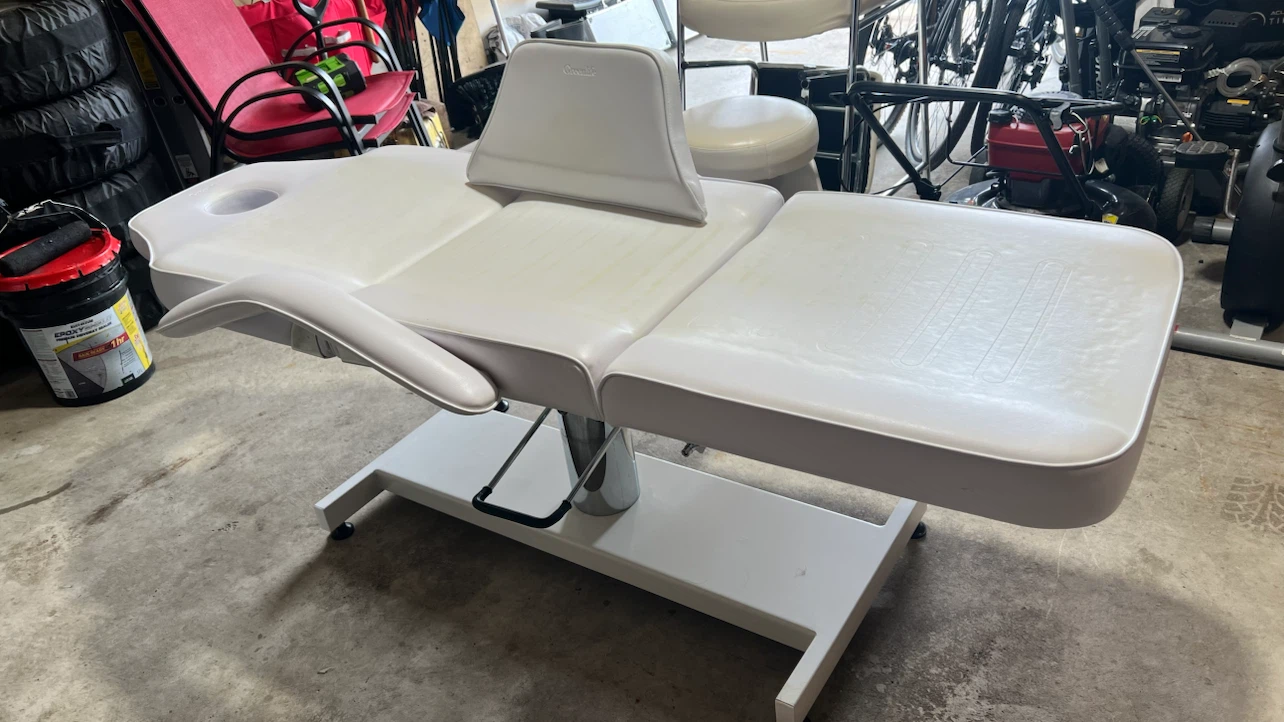 360° Rotating Upgraded Hydraulic Facial Bed for Spa - photo 2