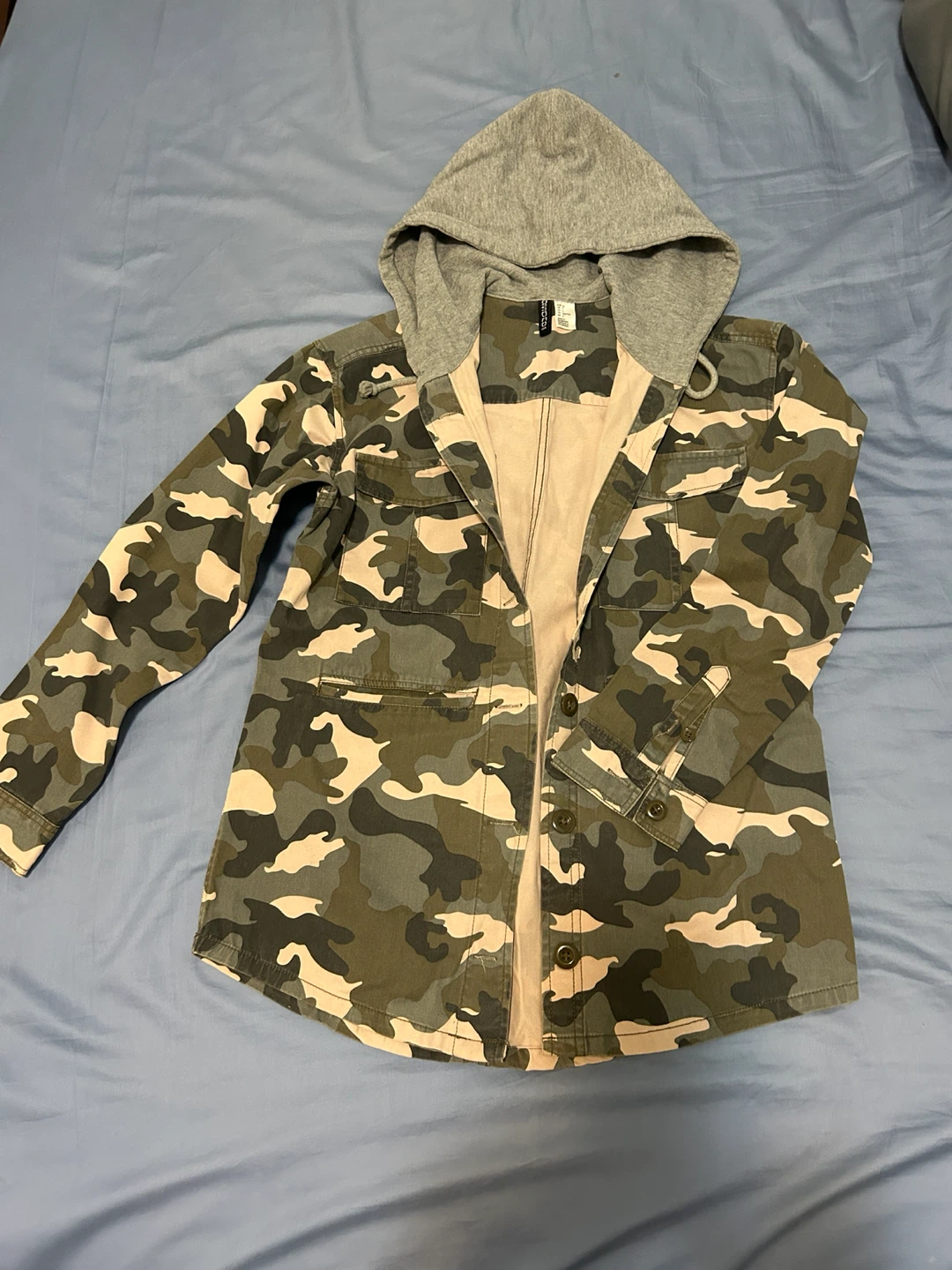 H&M Divided Camo Hooded Jacket - Size US 2
