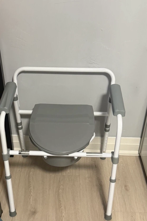 BRAND NEW Adjustable Bedside Commode / Toilet Safety Chair
