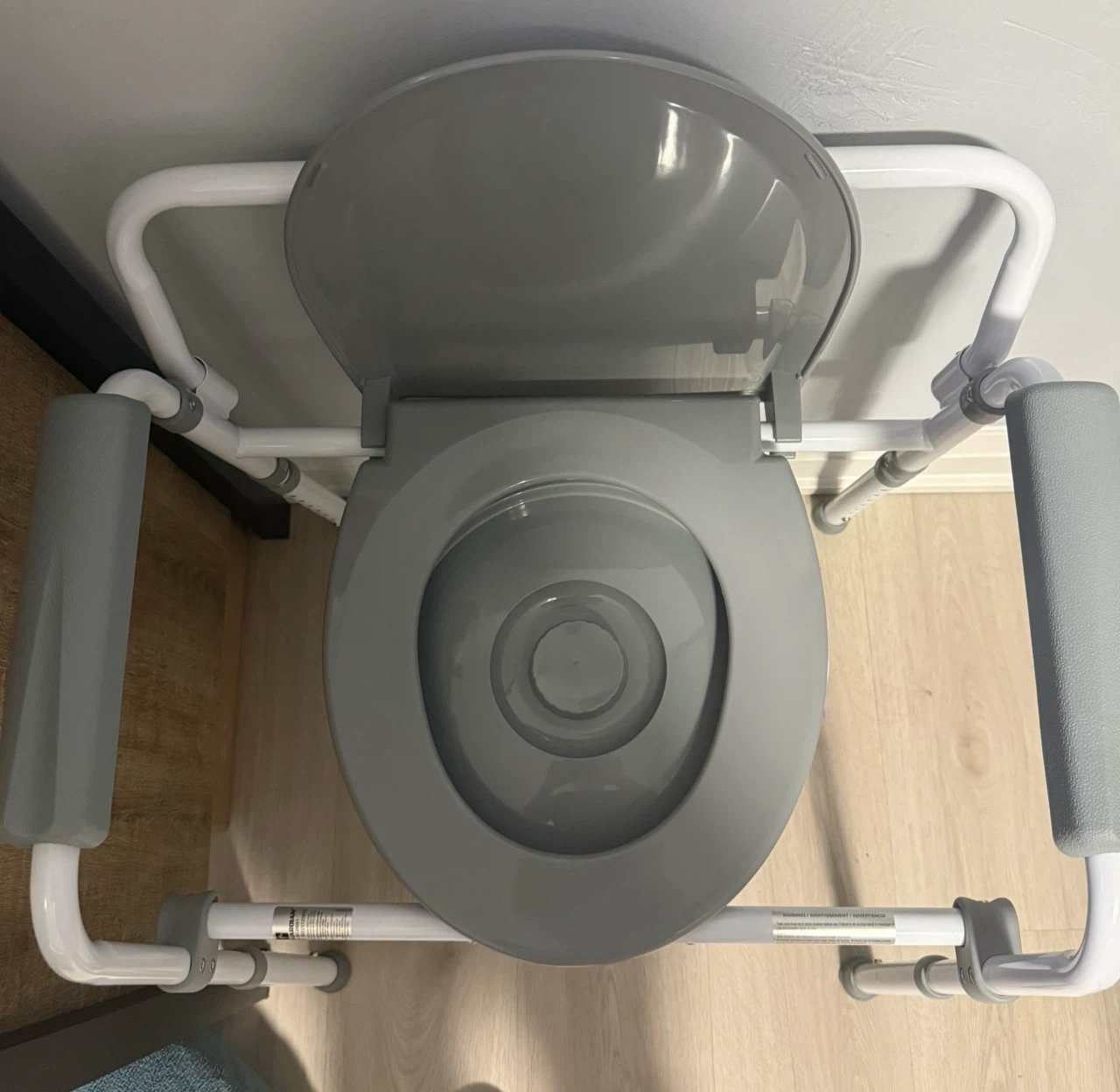BRAND NEW Adjustable Bedside Commode / Toilet Safety Chair - photo 2