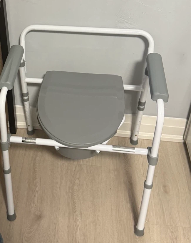 BRAND NEW Adjustable Bedside Commode / Toilet Safety Chair - photo 3