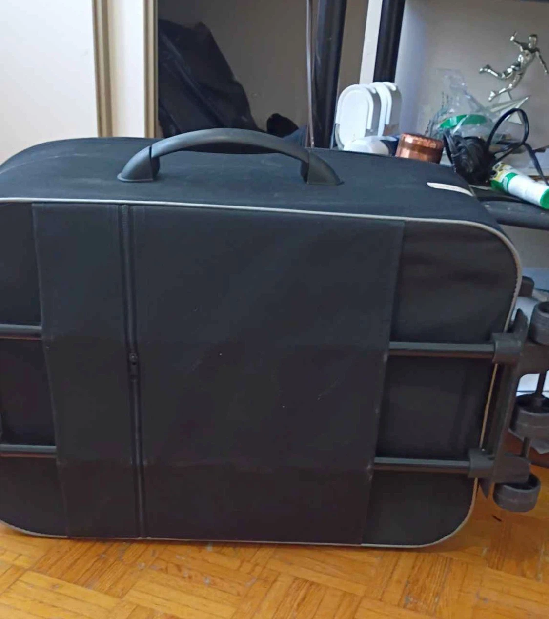 Travelon Rolling Suitcase medium size - photo 2