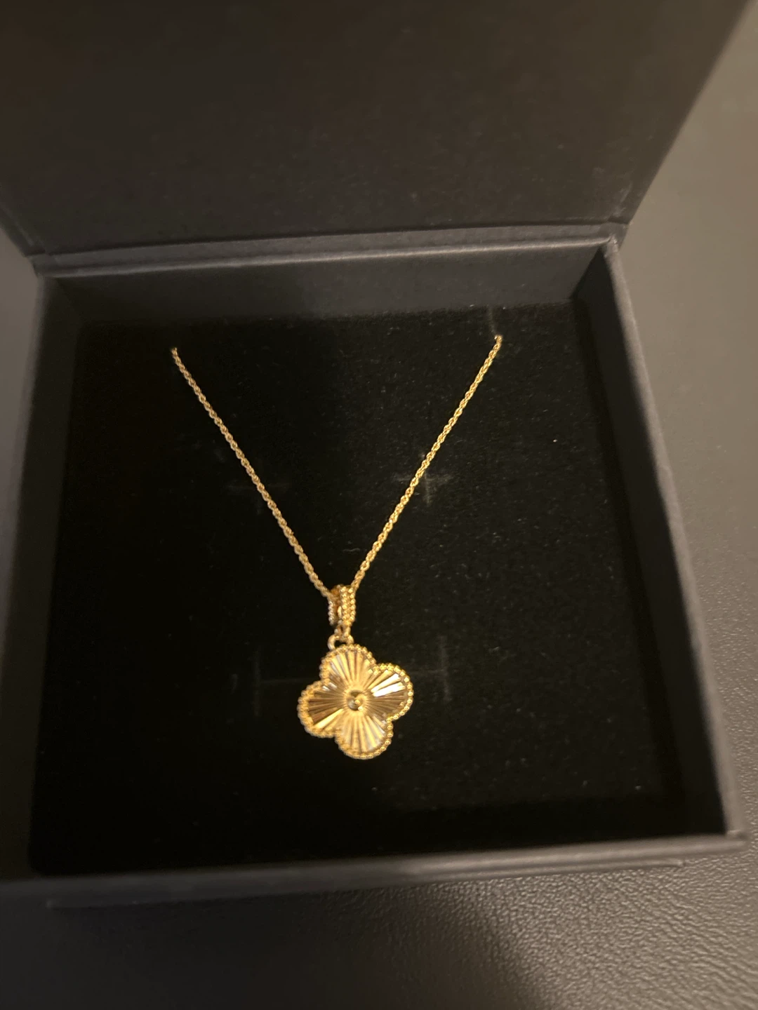 Authentic 18k Gold Clover Pendant Necklace
