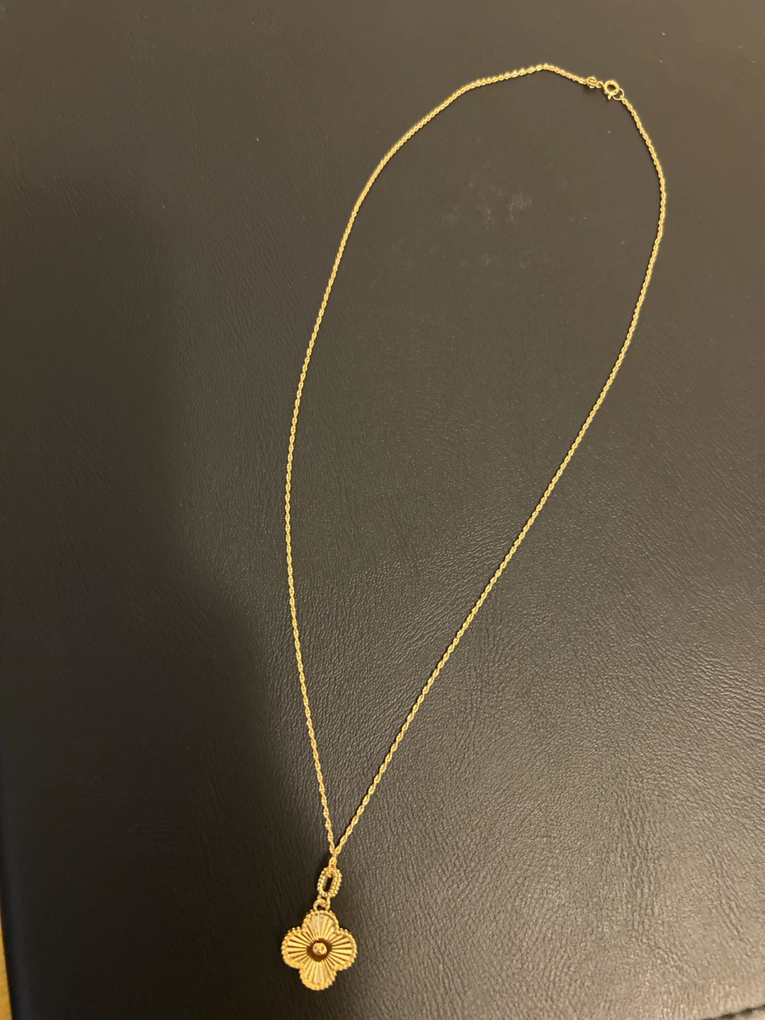 Authentic 18k Gold Clover Pendant Necklace - photo 2