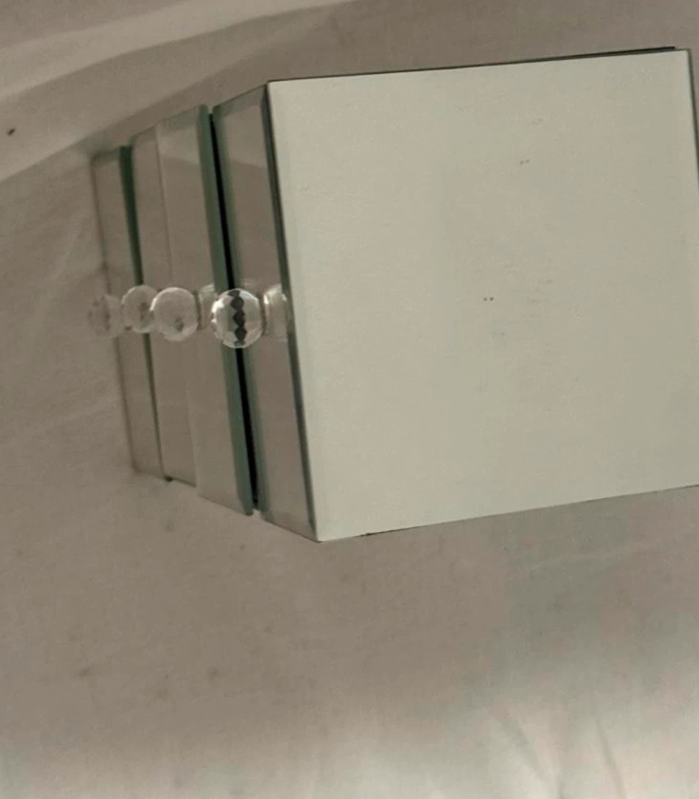 glam-style mirrored jewelry box - photo 4