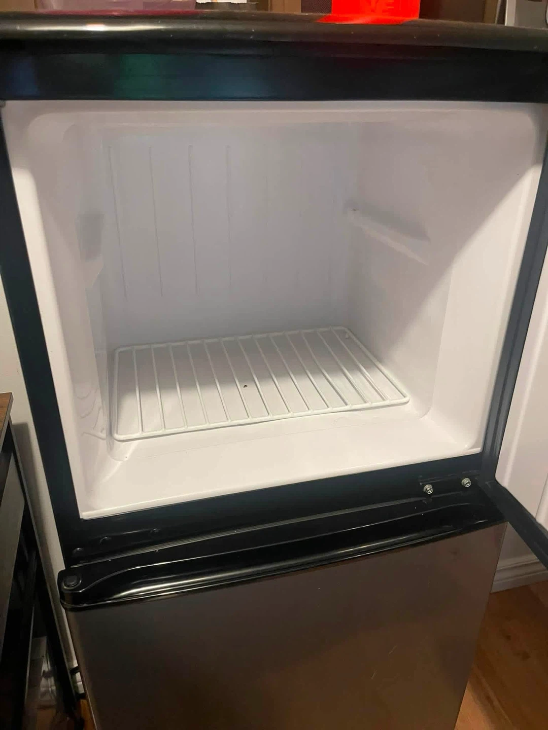 Magic Chef Fridge - photo 3