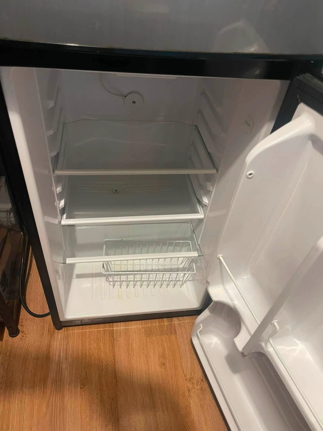 Magic Chef Fridge - photo 4