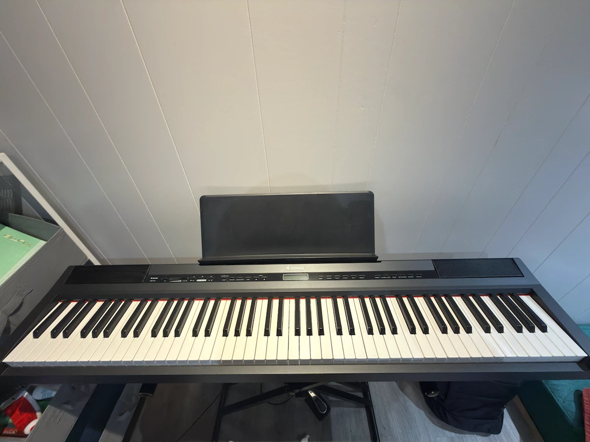 Donner DEP-20 88-Key Digital Piano Keyboard + stand + travel bag
