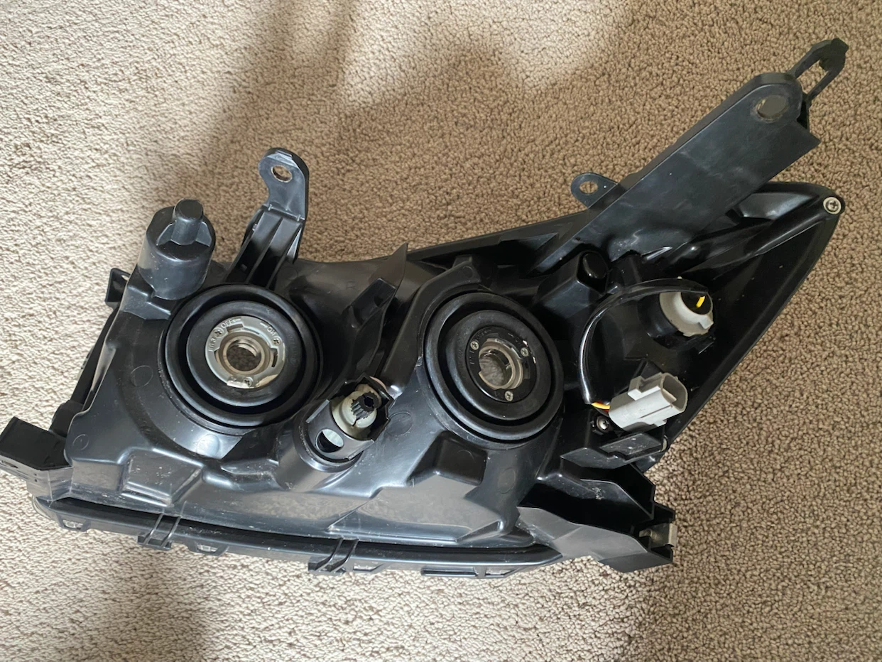 Toyota RAV4 Headlight Assembly (Passenger Side) - photo 4