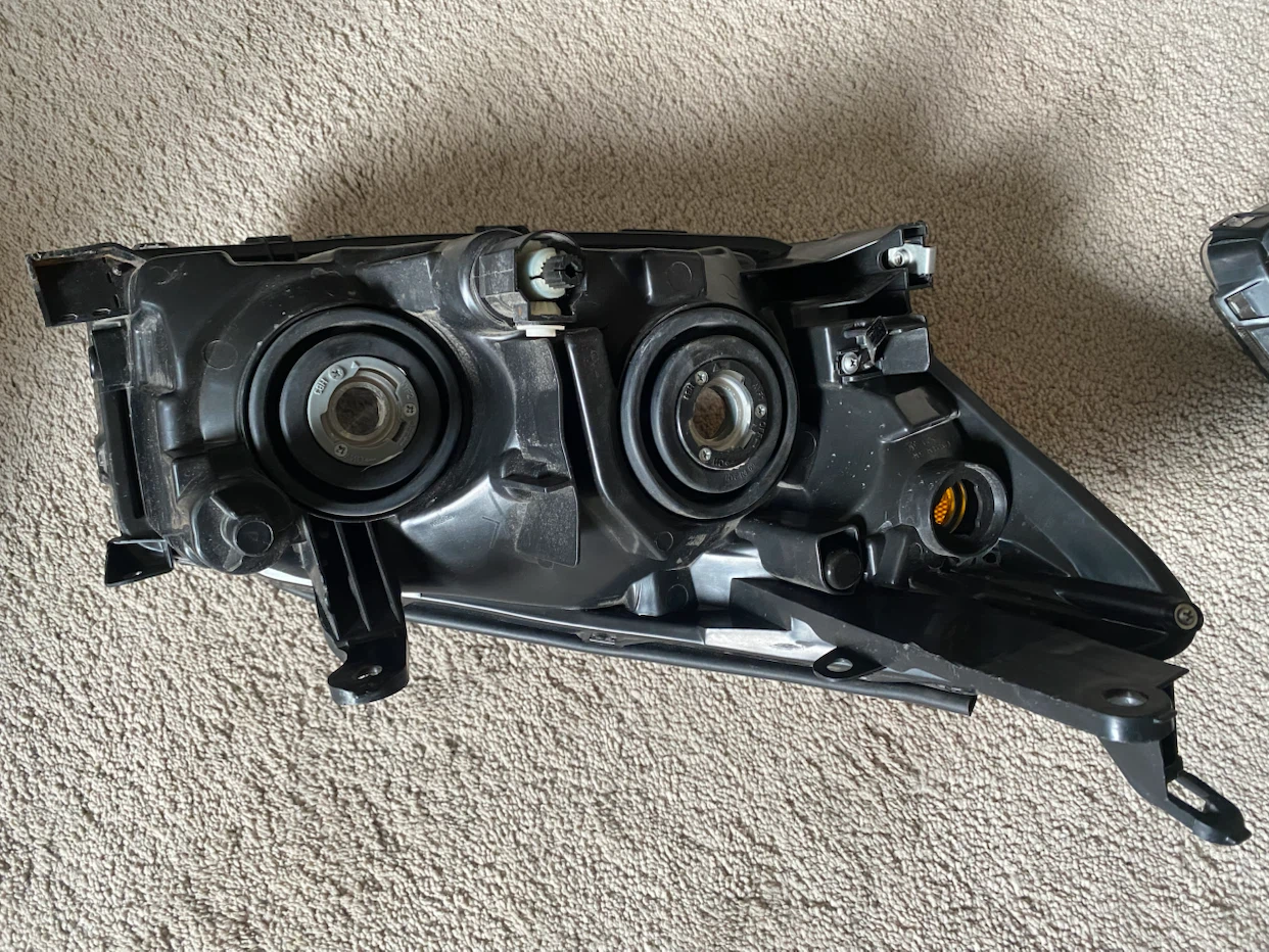 Toyota RAV4 Headlight Assembly (Passenger Side) - photo 5