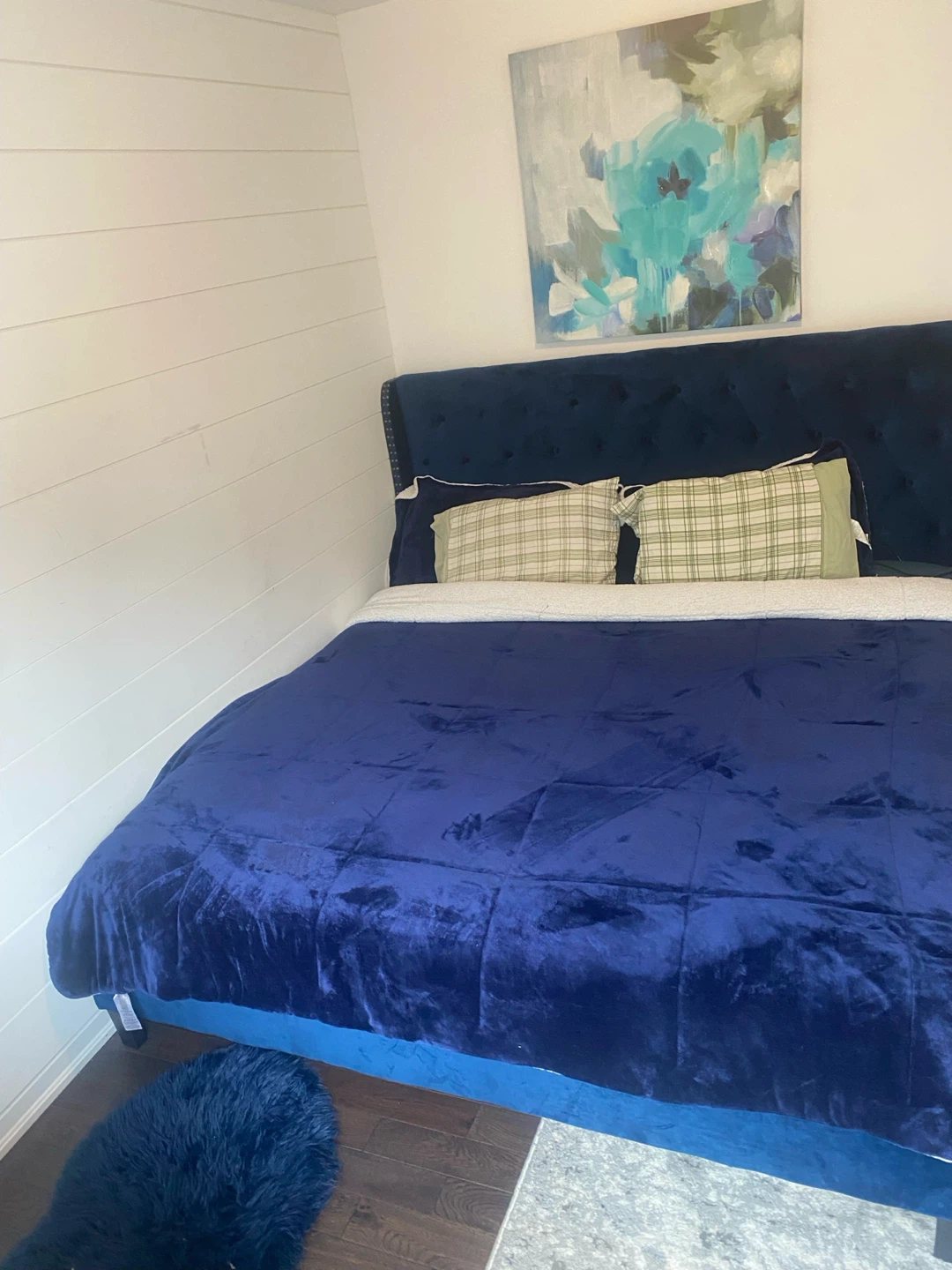 Navy Blue Velvet Upholstered Bed Frame with Tufted Headboard - photo 3