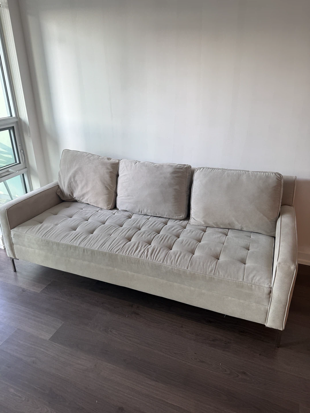 Modern Light Grey Tufted Sofa – Great Condition (6.5 ft)