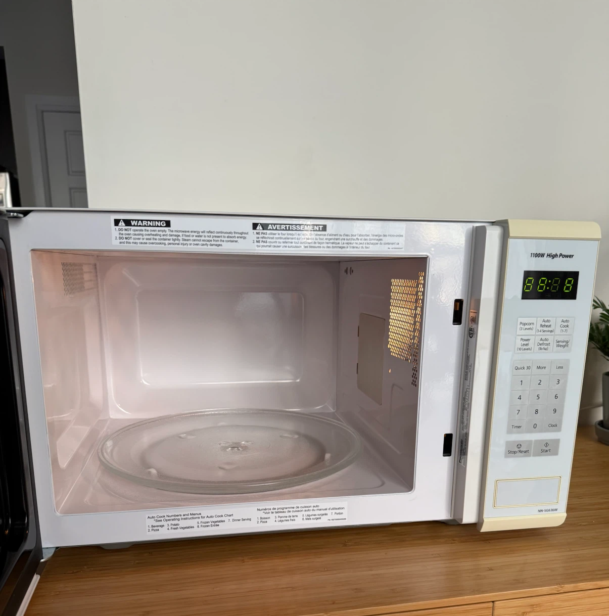 Panasonic 1100W Microwave – Excellent Condition – $55 OBO - photo 3