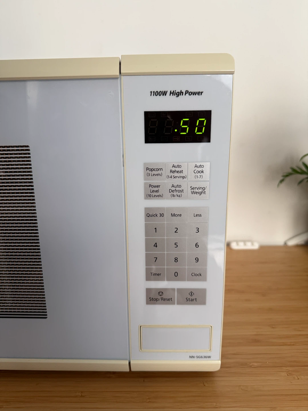 Panasonic 1100W Microwave – Excellent Condition – $55 OBO - photo 4