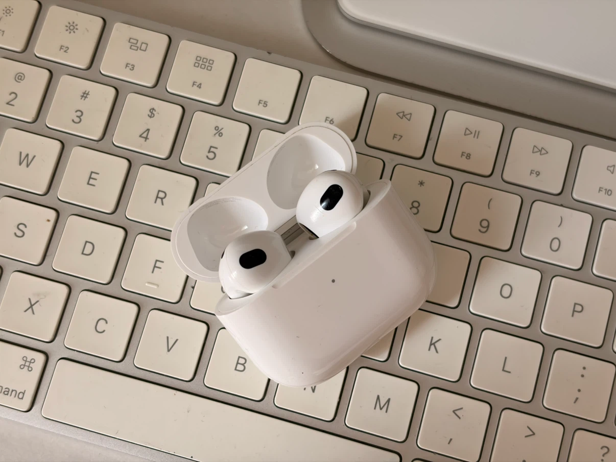 Apple AirPods (3rd generation) with MagSafe Charging Case