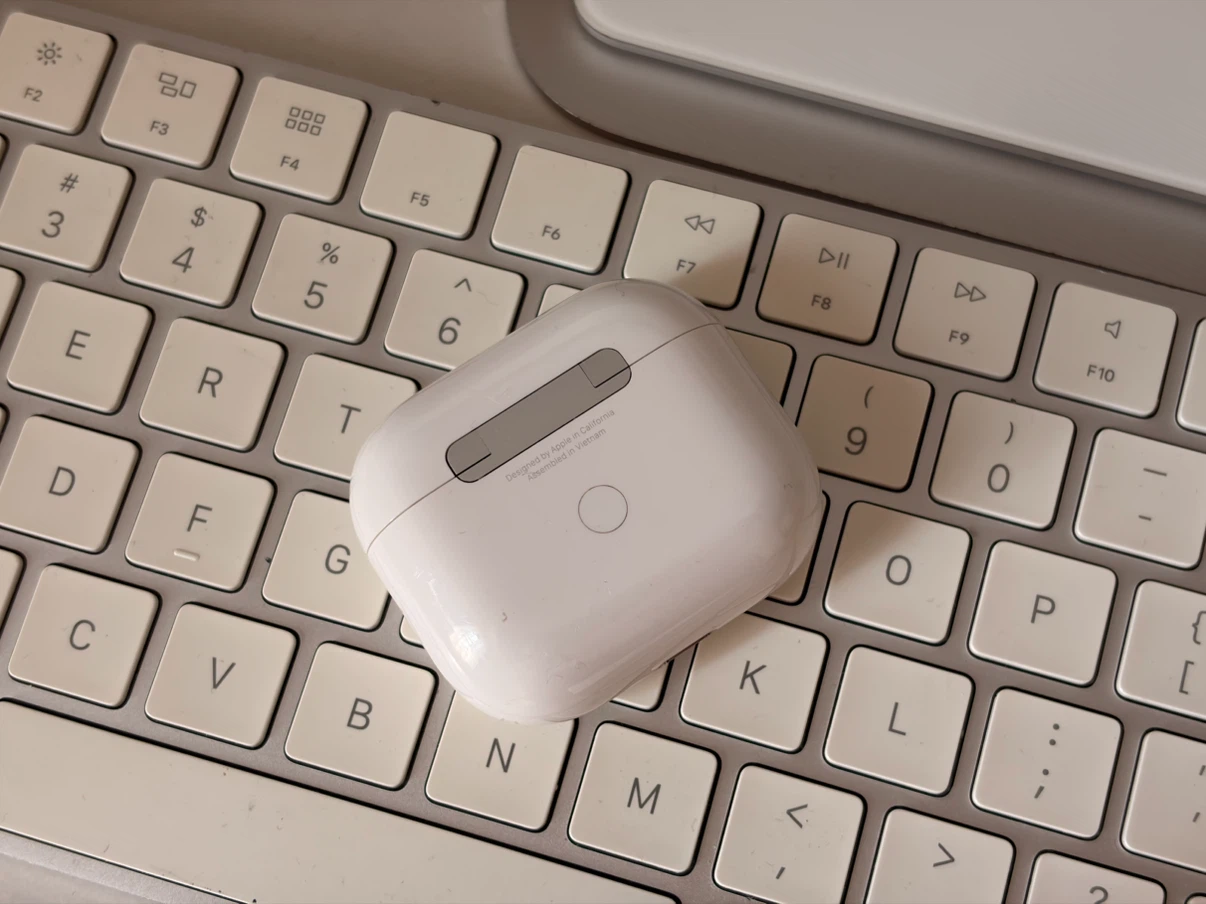Apple AirPods (3rd generation) with MagSafe Charging Case - photo 4