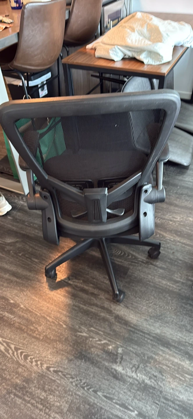 Black Mesh Office Chair - photo 2