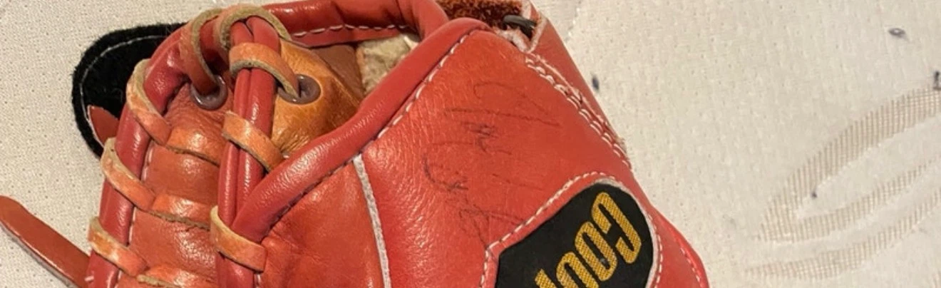 Cooper Baseball Glove Autographed by Joe Carter - photo 2