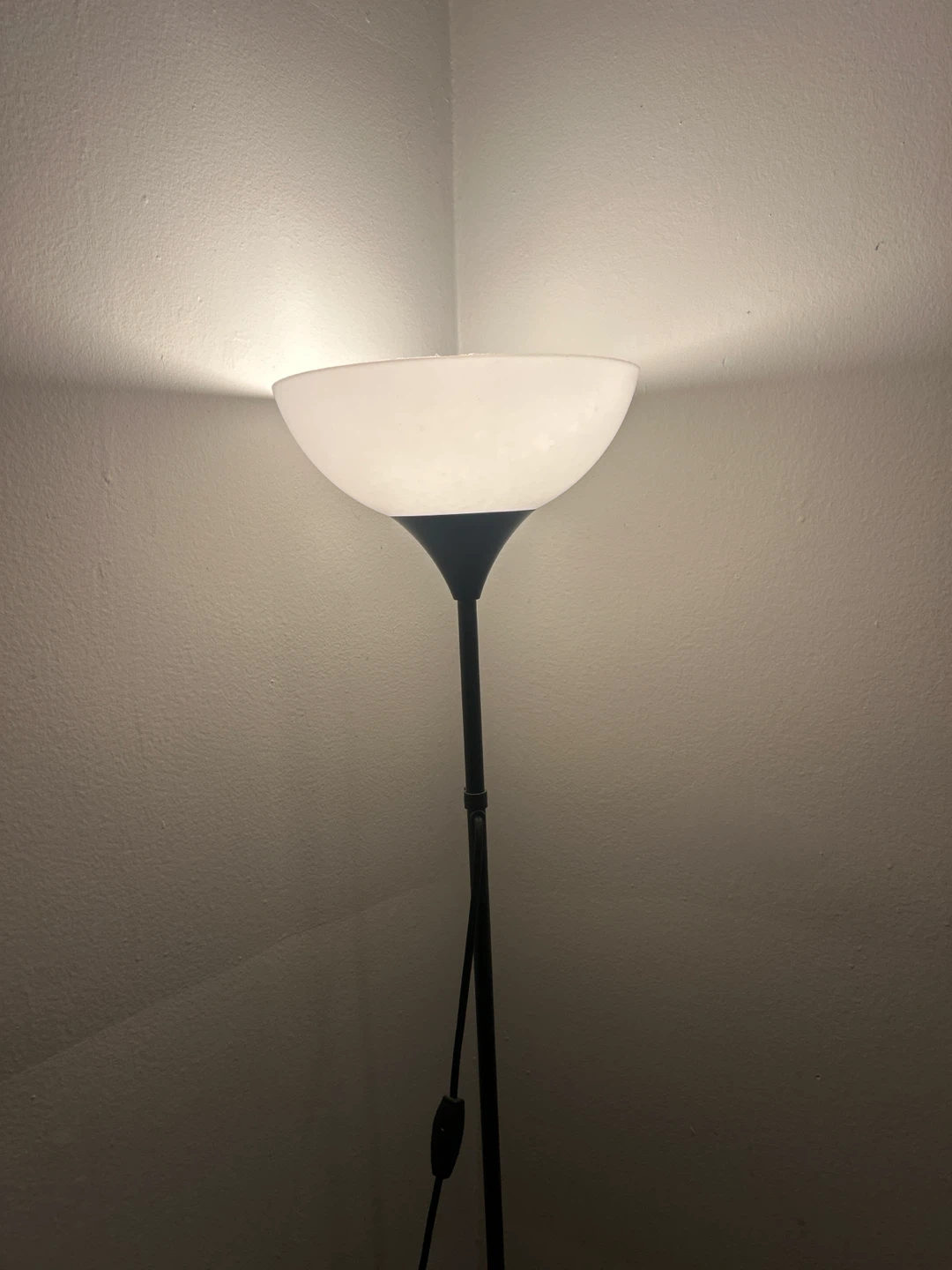Floor lamp with white shade - 2