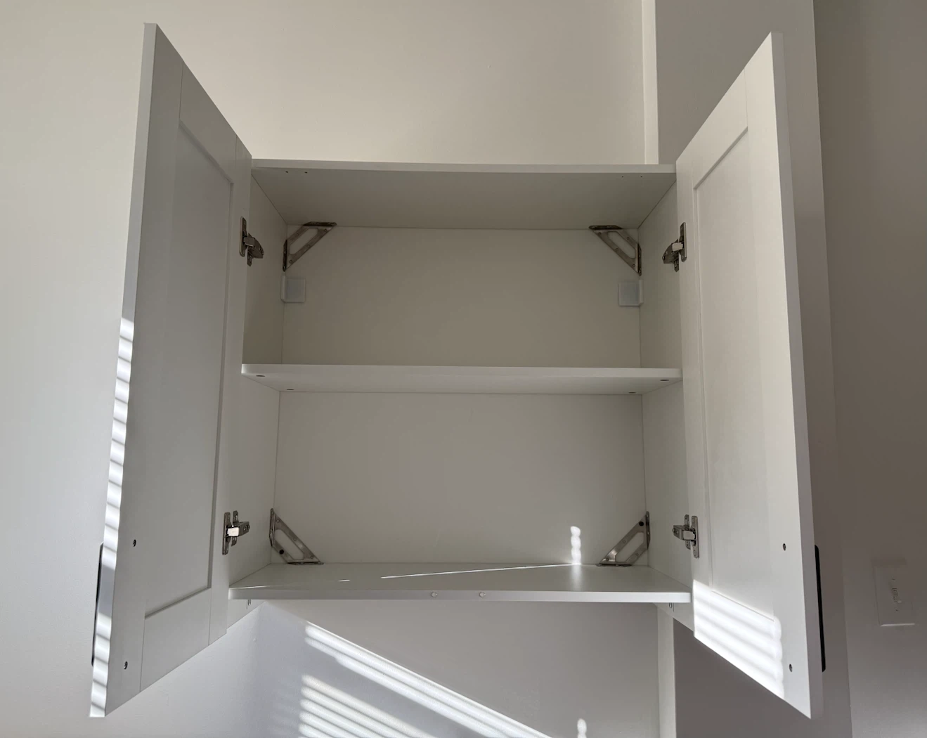 White Shaker Wall Cabinet - photo 2