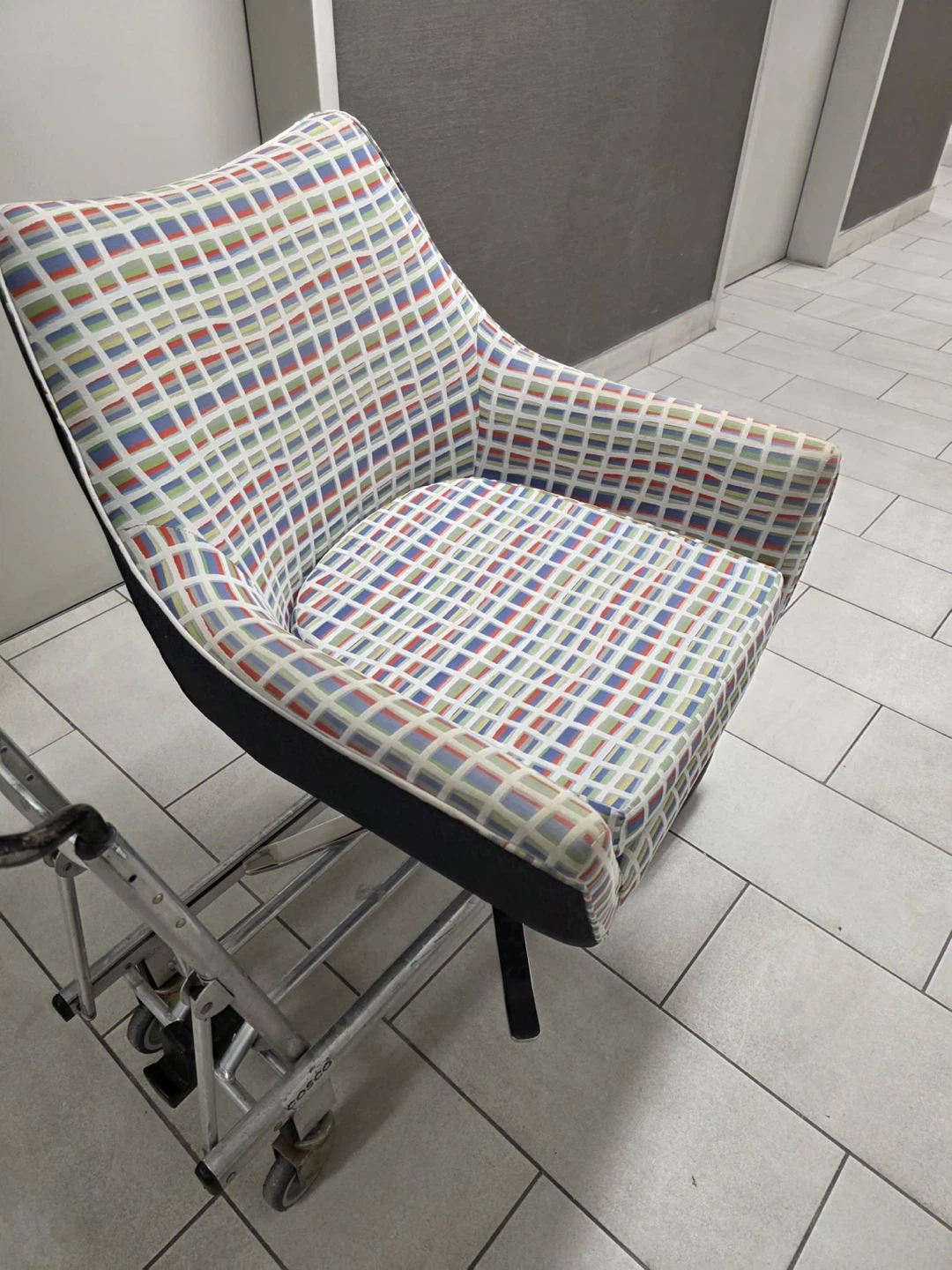 6 Retro Armchair with Geometric Pattern - photo 2