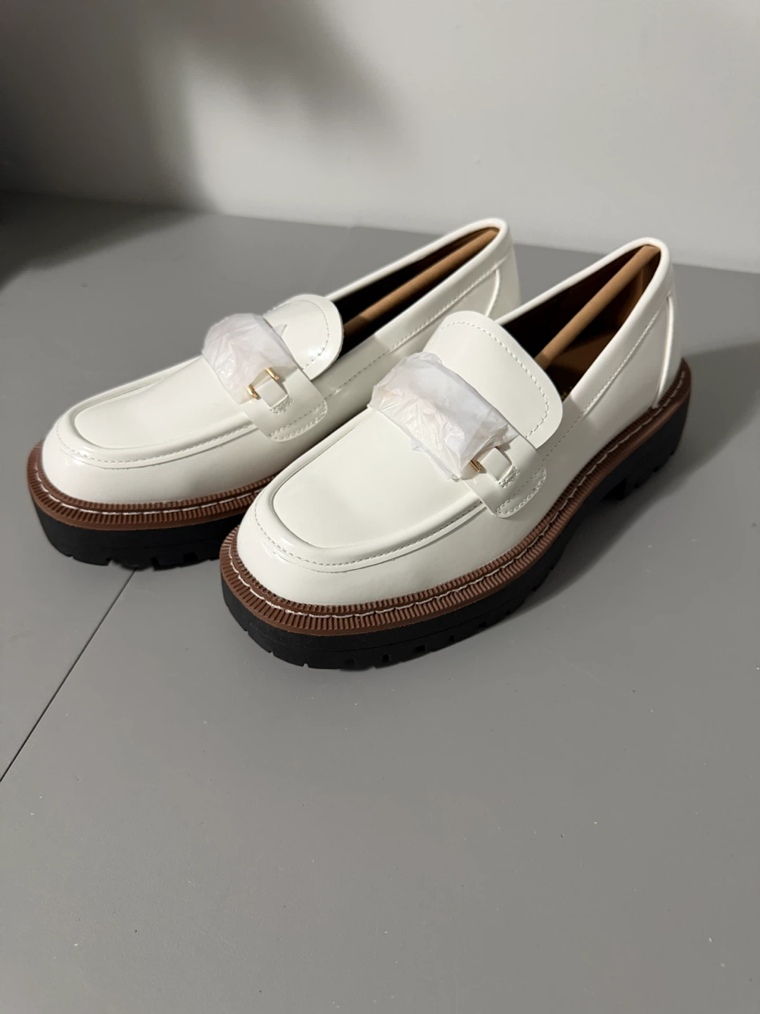 Dream Pairs White Loafers - Size 7 - photo 2