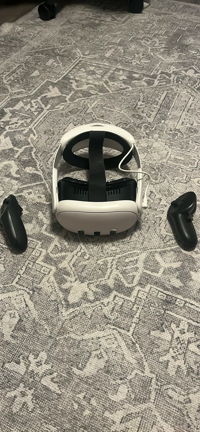 Oculus 3 with pro controllers and a case don’t use it anymore