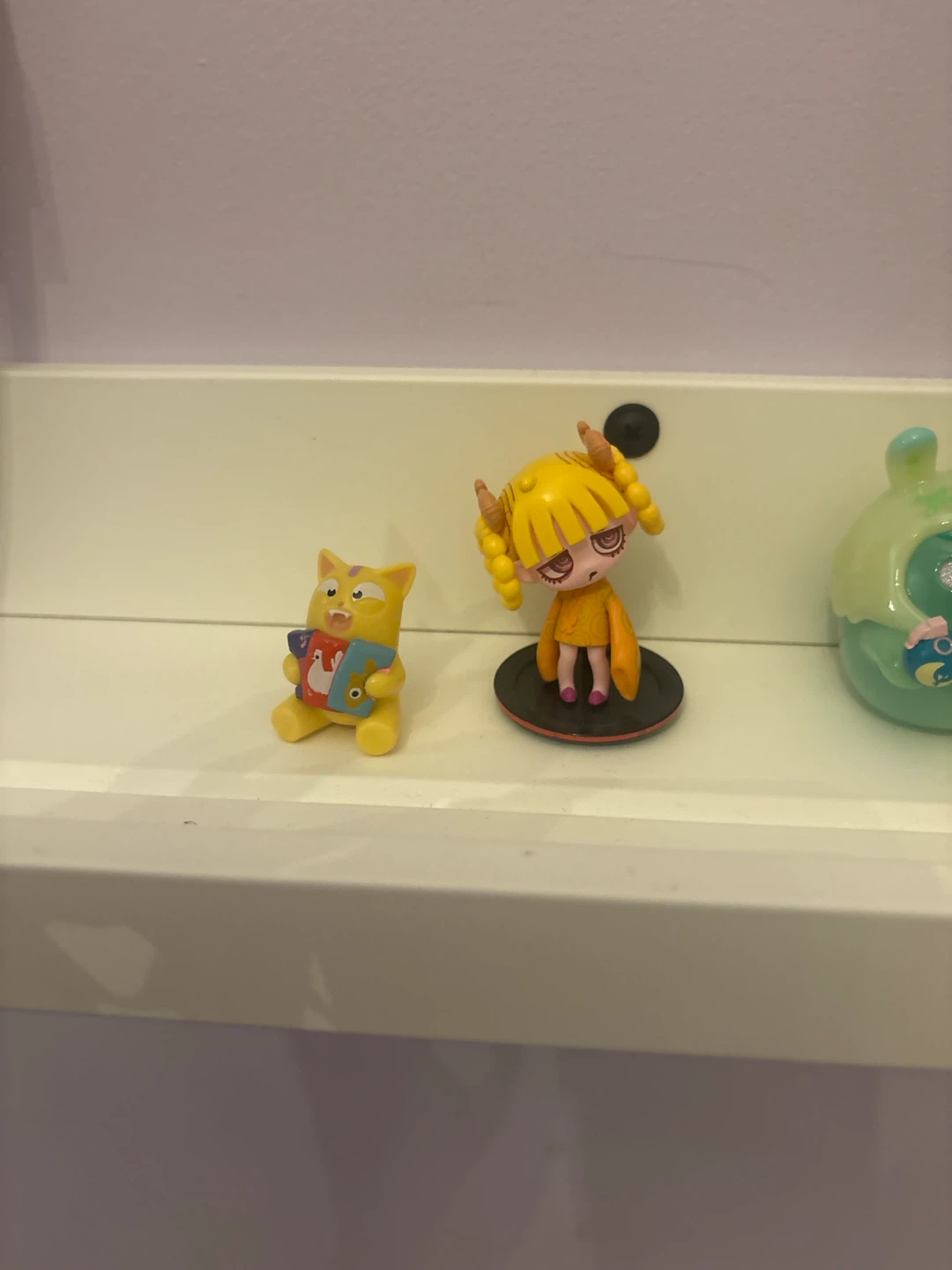 Assorted collectible figurines - photo 4