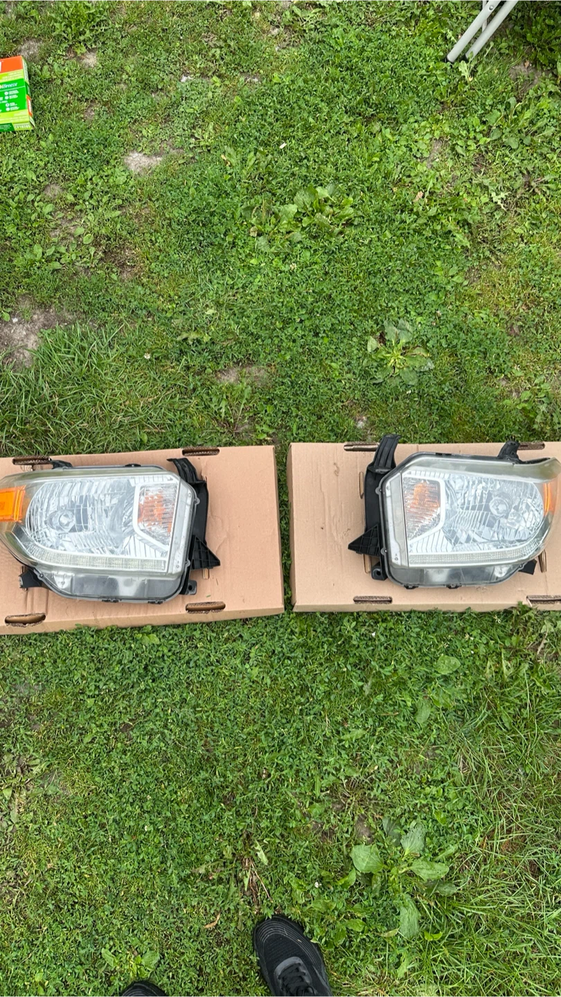 2017 Toyota tundra 1794 edition headlights - photo 2