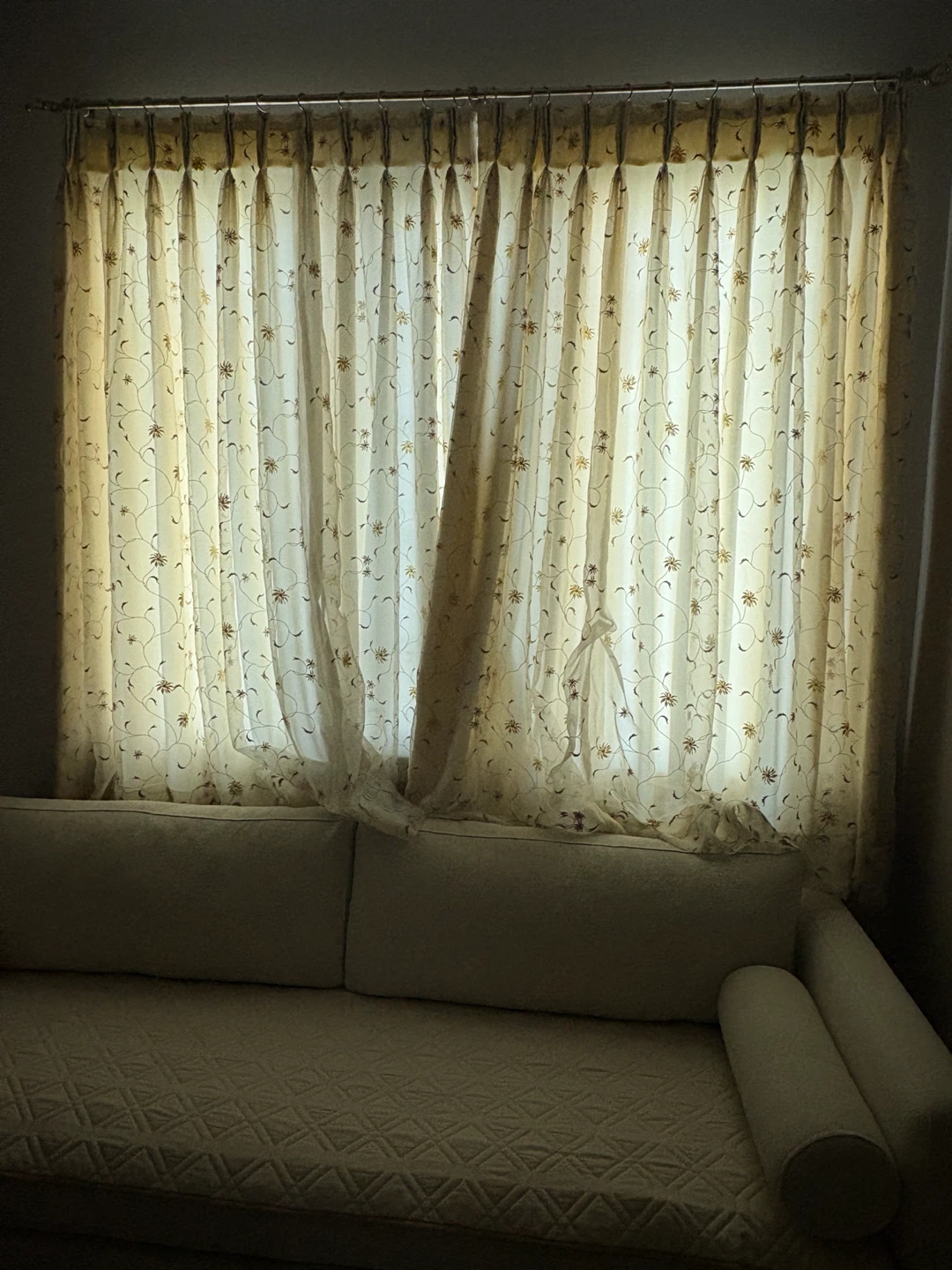 Modern Curtains – Excellent Condition – Like New - photo 4