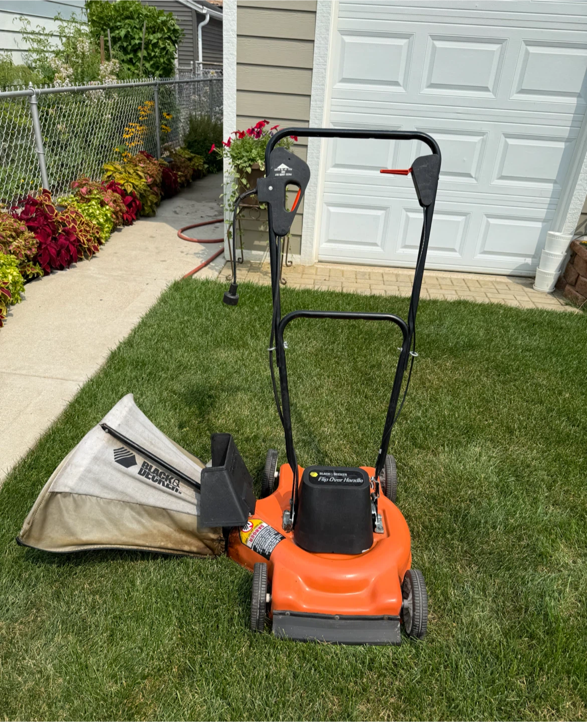 Flip over handle Electric Mower $75.00 or best offer. - photo 4