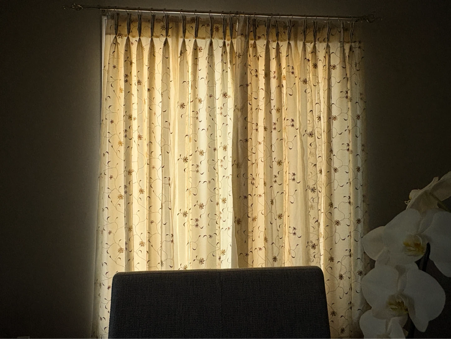 Modern Curtains – Excellent Condition – Like New - photo 5