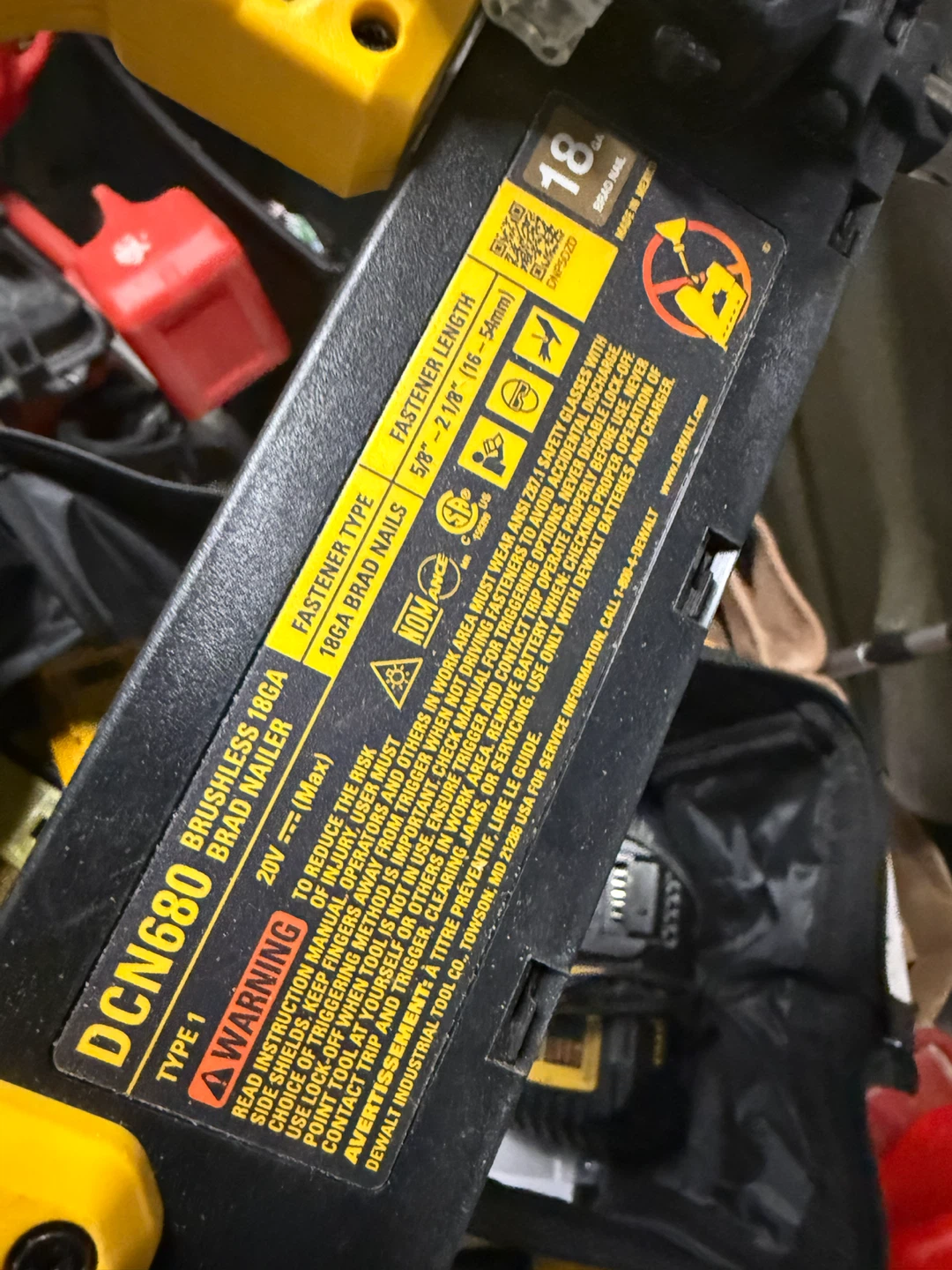 DeWalt 20V MAX XR Brushless 18 GA Brad Nailer DCN680 - photo 4