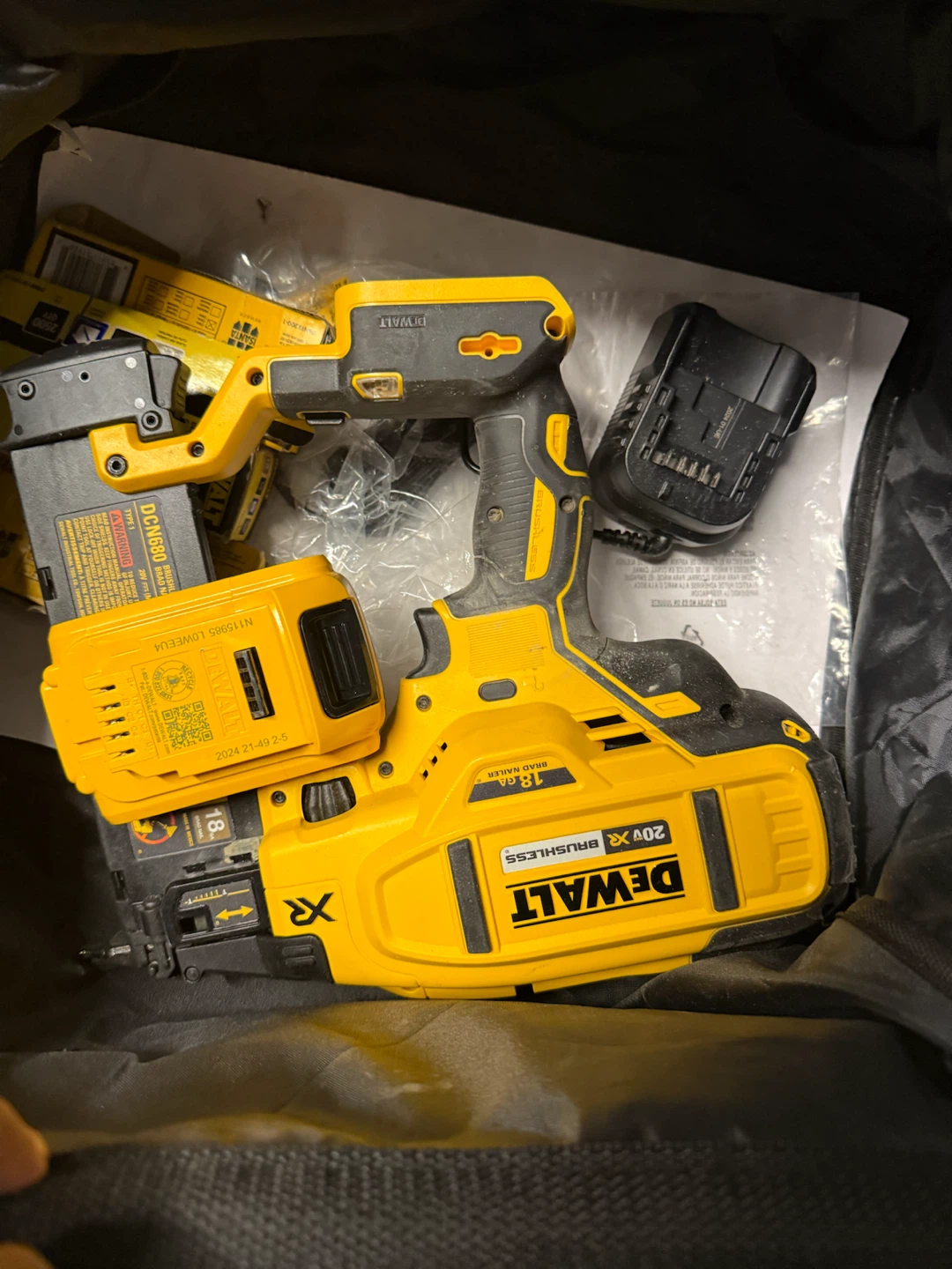 DeWalt 20V MAX XR Brushless 18 GA Brad Nailer DCN680 - photo 5