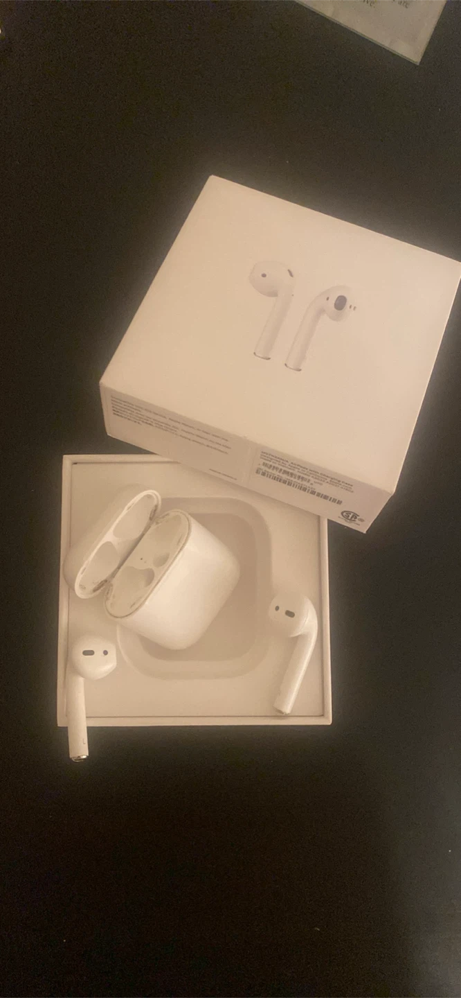 Apple AirPods with Charging Case - photo 3