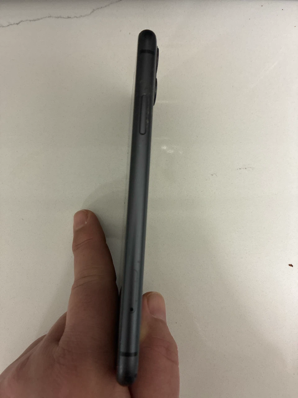 Apple iPhone 11 in Black UNLOCKED - photo 2