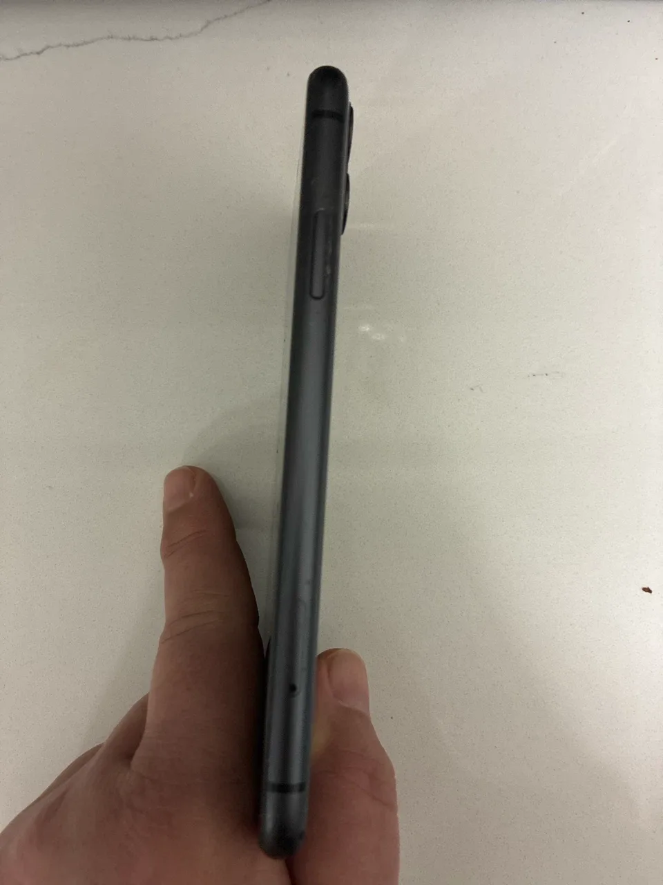 Apple iPhone 11 in Black UNLOCKED - photo 2